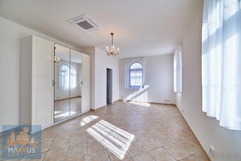 Pronájem luxusní vily 5+1/T (243 m2), zahrada (382 m2), bazé - 20