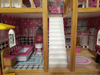 Dřevěný domeček pro panenky - 20