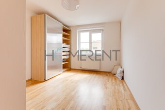 Pronájem rodinného domu 4+1, 140m² terasa, garáž, sklep - Pr - 20