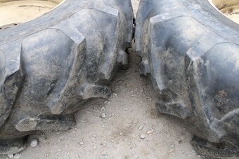 Zetor 12011 16145 zadní kola 18.9-34 vzorek 70% 12 pláten - 20