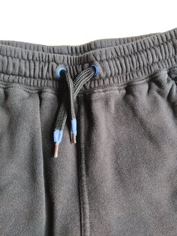 2 x kraťasy Adidas a HM PlayStation vel 152 - 20