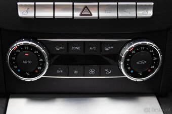 Krásný Mercedes-Benz C 250 Coupé s benzínovým motorem - 20