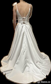 Svatební saténové šaty - 20