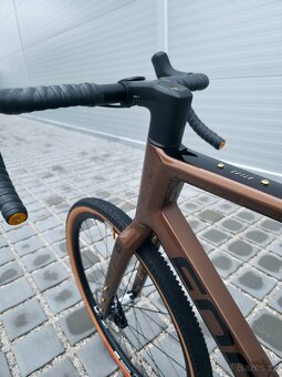 Gravel Focus Atlas 8.9 Carbon 2023 Rival eTap AXS 28" - 20