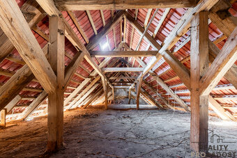 Rodinný dům na náměstí v Ročově, okr. Louny - 20