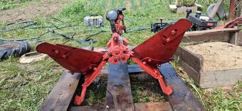 Vyorávač brambor, kola ,osy ,Motor Jikov, příslušenství. - 20