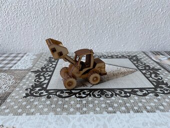 Nové dřevěné modely Praga valník, nakladač Avant - 20