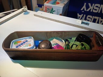 Šicí stroj Bobbin se starožitnou výbavou - 20