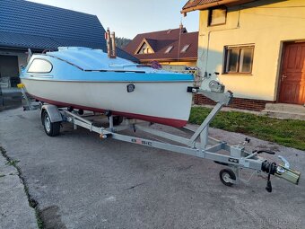 Kajutový motorový člun - 20