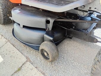 Prodám zahradní traktor Husqvarna 17.5Hp Hydro - 20