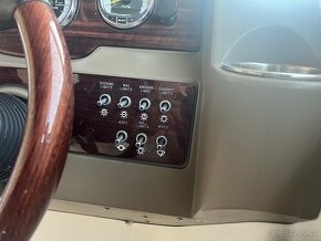 Laminátová sportovní loď SeaRay 240 Sundeck - 20