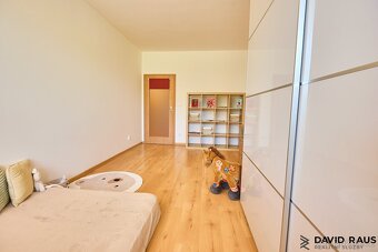 Prodej bytu 3+kk se dvěma balkony ( 102 m2 ), ul. Přízřenick - 20
