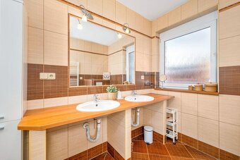 PRODEJ PROSTORNÉHO RODINNÉHO DOMU, PRACHATICE - 20