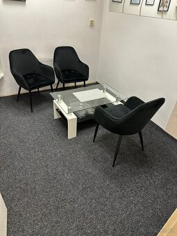 Vybavení fitness centra - posilovací stroje - 20
