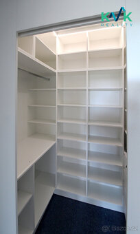 Byt v dispozici 4+1(+lodžie) o výměře 93 m², Ostrov - 20