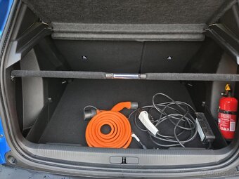 ZÁNOVNÍ PEUGEOT e2008 ALLURE 100kw naj.15.900km SoH 95% - 20