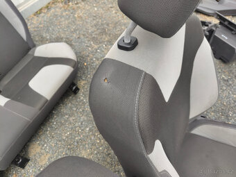 Sedačky, tapeci, koberec... Focus III - 20