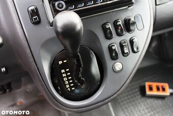 Auto pre vozičkárov s rampou s ručným ovládaním - 20