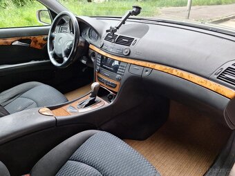 Mercedes Benz E320 - 20