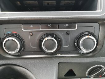 VOLKSWAGEN TRANSPORTER T5 9.MÍST 2.0TDi 75KW 2010 - 20