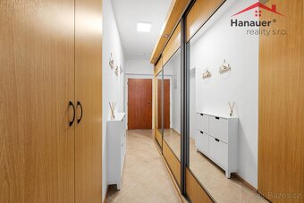 Prodej bytu 2+kk, 58 m2 s velkým balkonem a garážovým stáním - 20