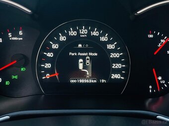 Kia Sorento 2.2CRDi 4x4 MANUÁL KAMERA 7 MÍST VÝHŘEV TAŽNÉ - 20