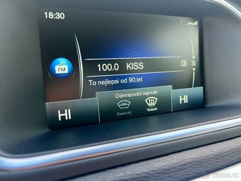 Volvo V40 D2 88kW R-Design VÝHŘEV Bi-Xenony NAVI Senzory - 20