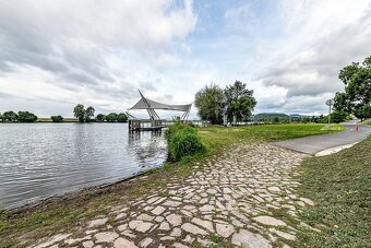 Prodej zavedeného motorestu s ubytováním, sálem a prodejnou - 20