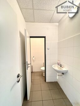 1/2 spoluvlastnického podílu areálu s administrativní budovo - 20