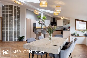 Prodej atypického podkrovního bytu 260 m² v Praze - Vinohrad - 20