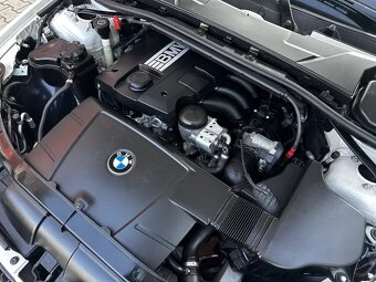BMW Řada 3 E90 320i 110kW Sedan Navi Aut. klima Šíbr ALU R18 - 20