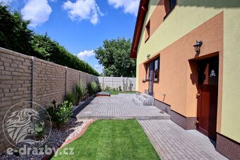 Rodinný dům 5+1 (156 m2) se zahradou (560 m2), bazénem a gar - 20