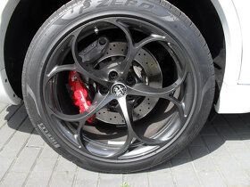 Alfa Romeo Stelvio 2.9 Tw-Turbo V6 Quadrifoglio 1.188.888Kč - 20