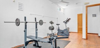 Prostorný dvoupodlažní dům 4+1 s terasou, balkonem ŠPANĚLSKO - 20