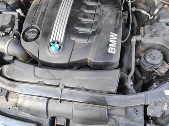 BMW 330 XD, rok 2012, manuál - 20