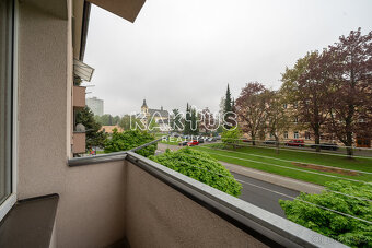 Pronájem zrekonstruovaného bytu 3+kk ( 58m2) s balkónem, uli - 20