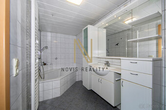 Prodej, rodinný dům se dvěma bytovými jednotkami, 213 m², Re - 20