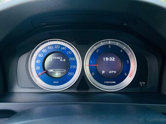 Volvo V60 2.0D 120KW 5VALEC AUTOMAT SENZORY VÝHŘEV R-DESIGN - 20