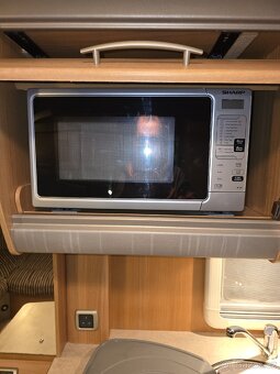 Karavan Swift Conoueror 655 Lux Pro 4/5 osob Pojezd - 20