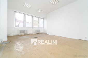 Na prodej obchodní prostor o velikosti 832m2 v centru Karvin - 20