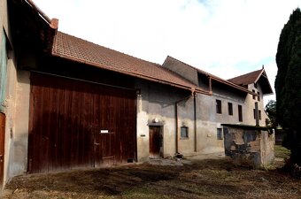 Prodej venkovské usedlosti v Předoníně s dvěmi stodolami na  - 20