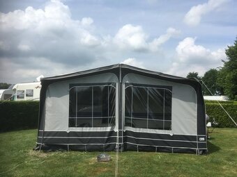 Prodám karavan Hobby 400 sf,model 2008 + mover, klima ,stan - 20