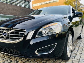 Volvo V60 2.4D5 5-VÁLEC MANUÁL VÝHŘEV KAMERA TAŽNÉ SERVISKA - 20