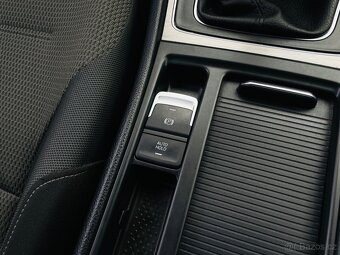 Volkswagen Golf 2.0TDI 110KW VÝHŘEV NAVI SENZORY SERVISKA - 20
