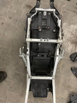 Aprilia rsv 1000r náhradní díly, carbony atd - 20