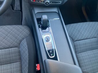 Volvo XC60 B4 AWD DIESEL CORE PLUS AUTOMAT / 2023, ČR / - 20