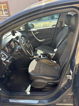 Opel Astra Sport Tourer 2012 - 20