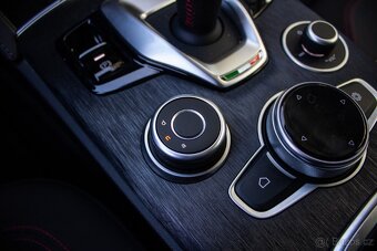 Alfa Romeo Stelvio /AJ NA SPLATKY/ - 20