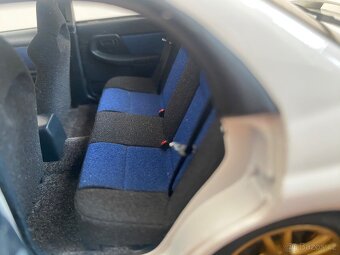 Subaru Impreza WRX STI (2001) 1:18 AUTOart - 20