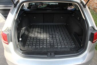 Volkswagen Passat Variant 2.0 TDI Highline DSG - 20